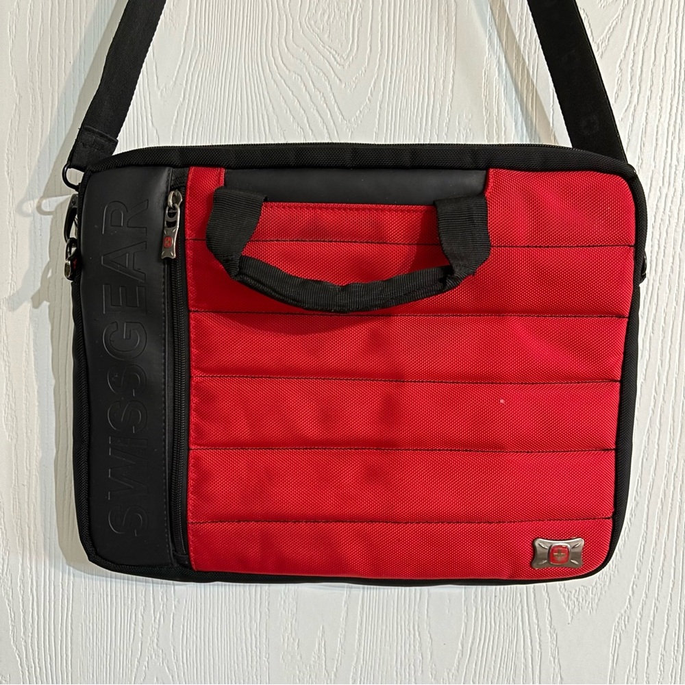 SwissGear Wenger Laptop Computer Sleeve Tablet Notebook Messenger Bag Red Black